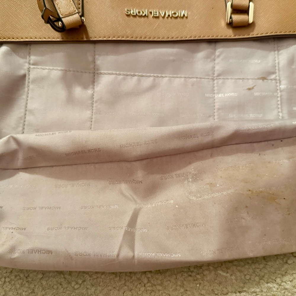 MICHAEL Michael Kors Tan Tote Bag with Structured Shape and Thin Straps - Picture 6 of 7
